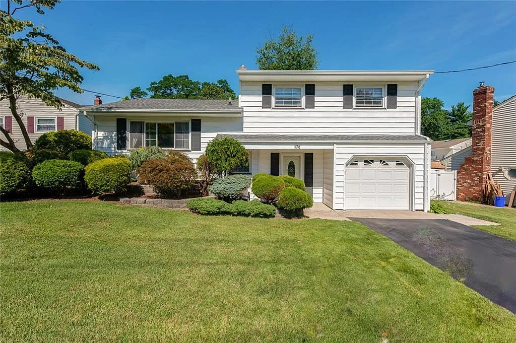 176 Willett Ave photo 1