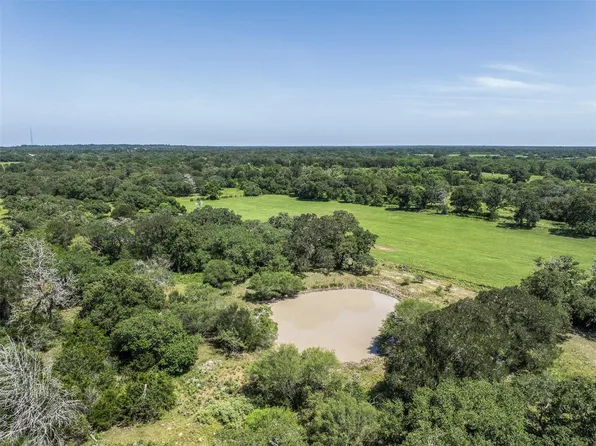 1219 Hattermann Ln, Weimar, TX 78962