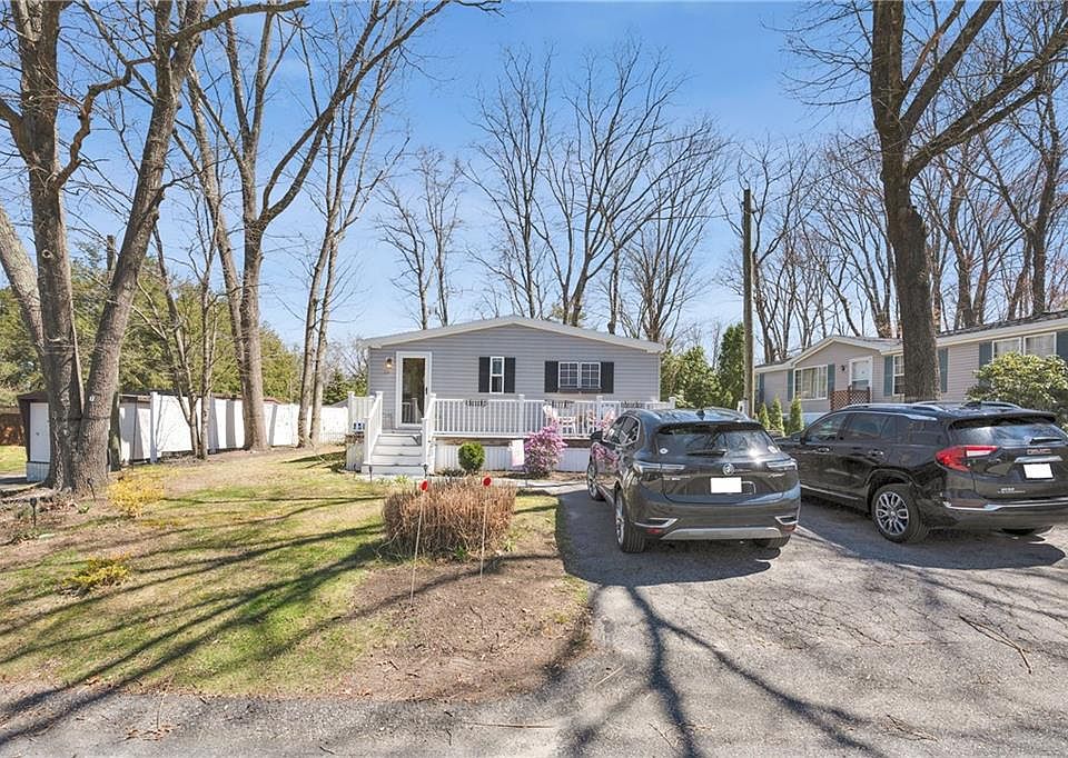 1st image of 20 Maplewood Dr