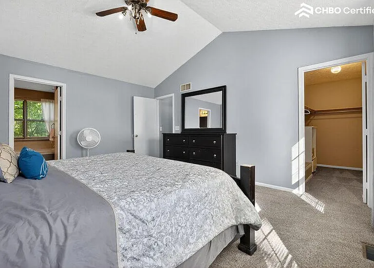 Master Suite-king Size Bed