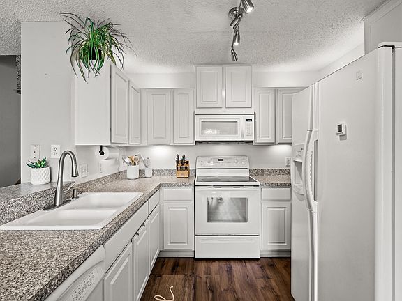 5th image of 6433 158th St W