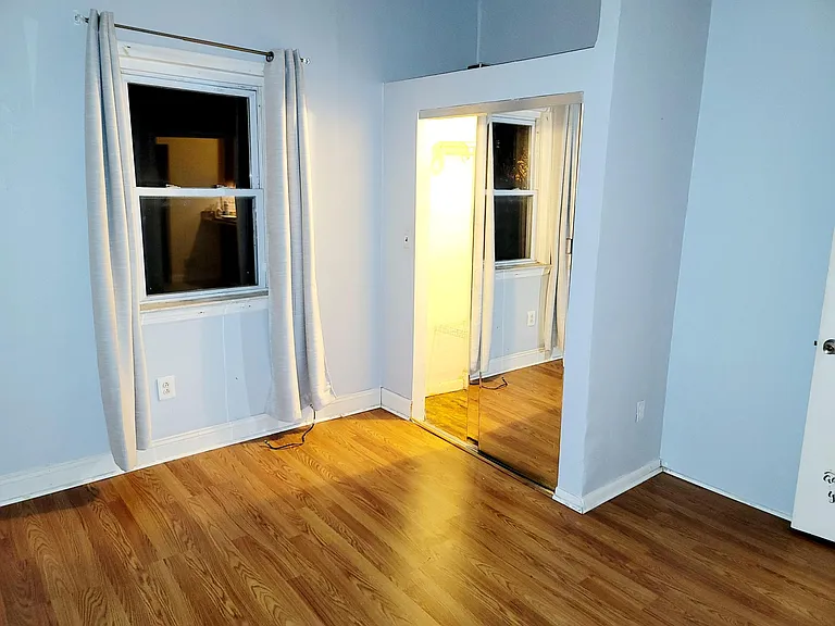35 E 49th St #1 — Photo 7