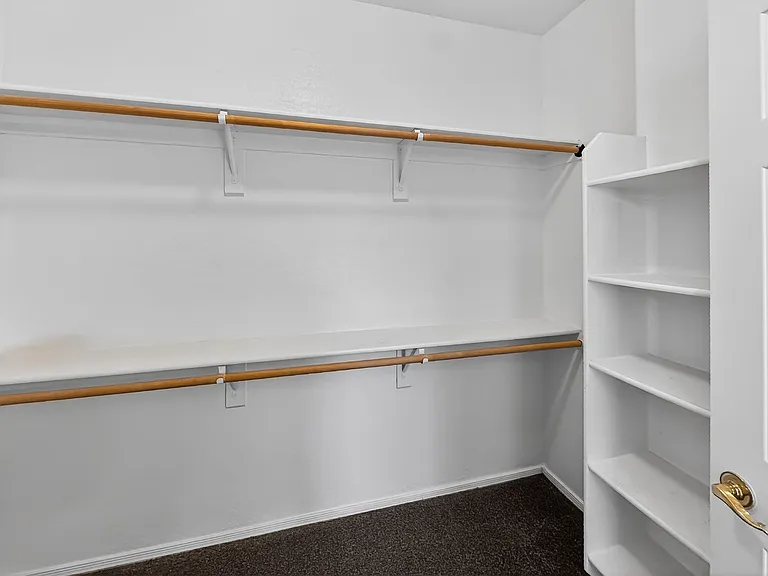2421 W Ellis St — Photo 35
