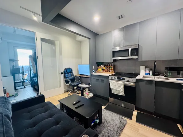 931 Carroll Street image 1 of 5