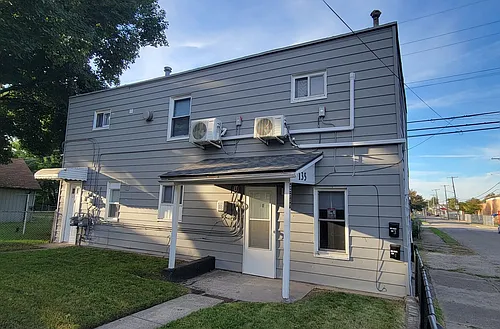 135 Byron St Photo 1