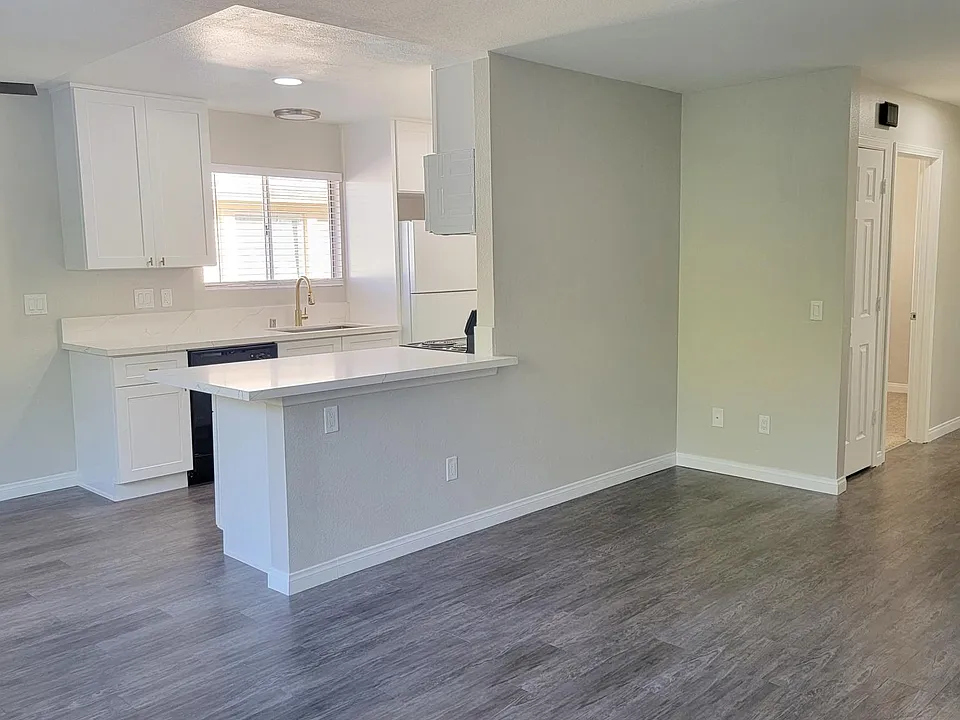 715 B St #14