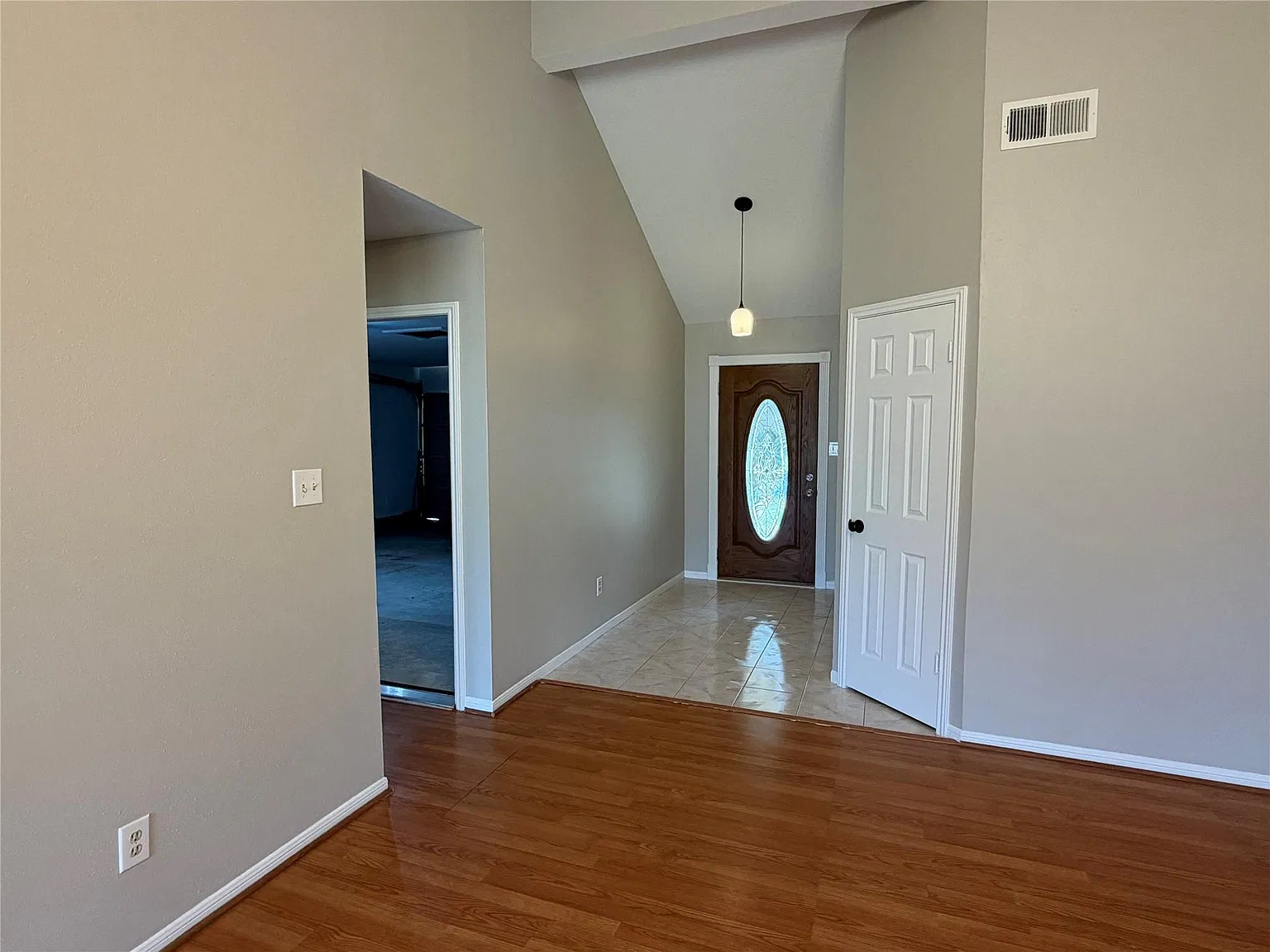 3 bed, 2.0 bath, 1410 sqft, $1,950 — Photo 3