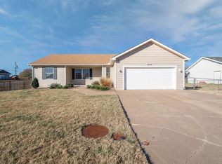 2416 Blakemoore Dr, Salina, KS 67401