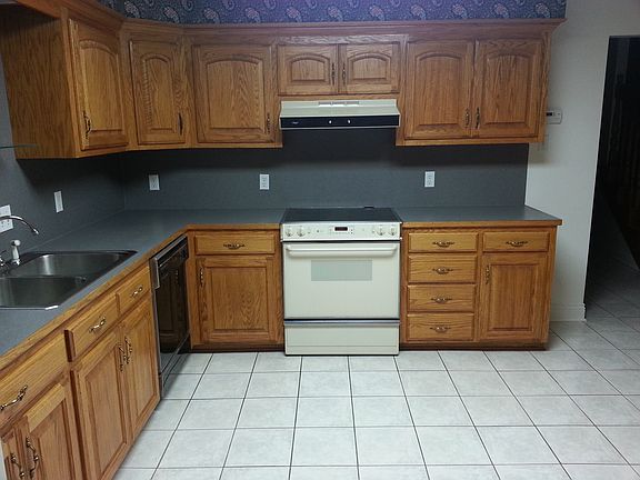 3rd image of 711 Laurel St