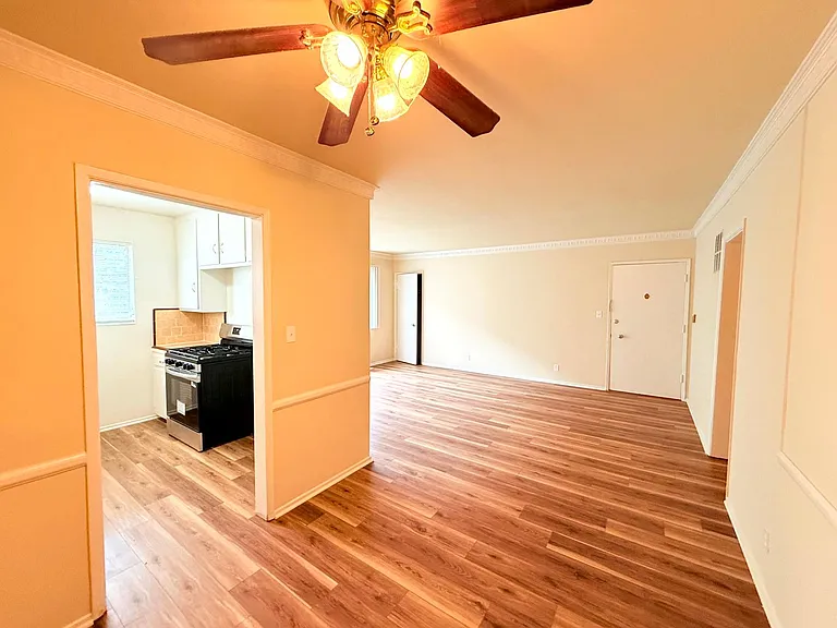 356 N Hayworth Ave — Photo 5
