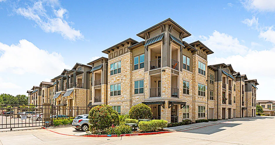 Hickory Creek Ranch Apartments — Photo 3
