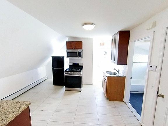 3rd image of 316 Summer Ave APT 3