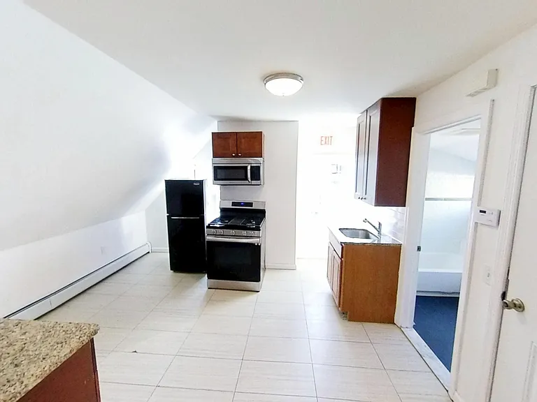 316 Summer Ave #3 — Photo 3