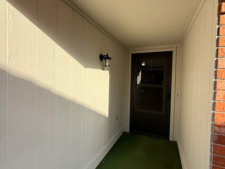 2508 Windsor Rd — Photo 12