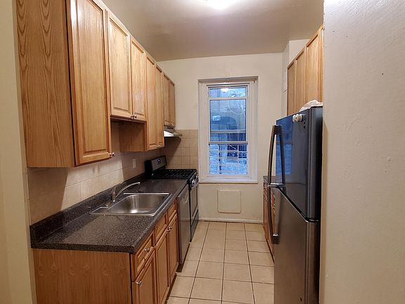 2nd image of 2165 Chatterton Ave APT 7A