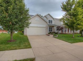 575 Bluffs View Ct, Eureka, MO 63025
