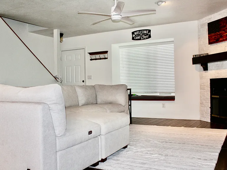 1460 S Adair Dr — Photo 2