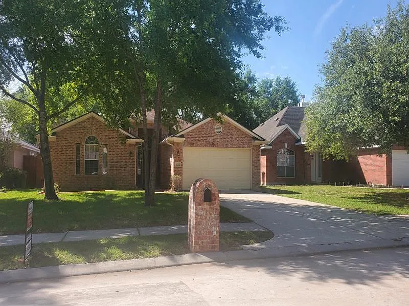 3 bed, 2.0 bath, 1991 sqft, $2,075 — Photo 2