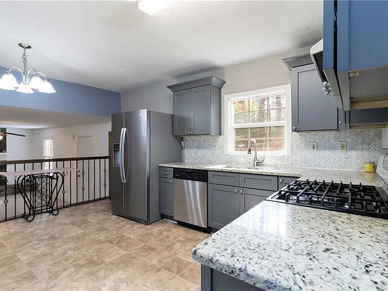 888 Chartley Dr SW — Photo 11