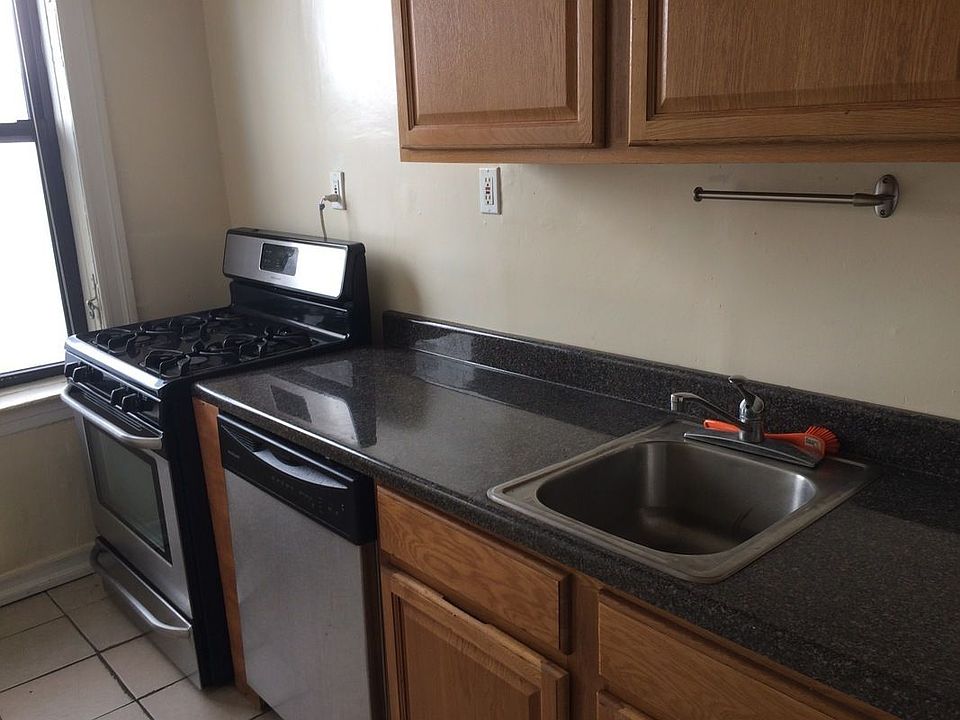 2nd image of 303 E 4th St APT 3B