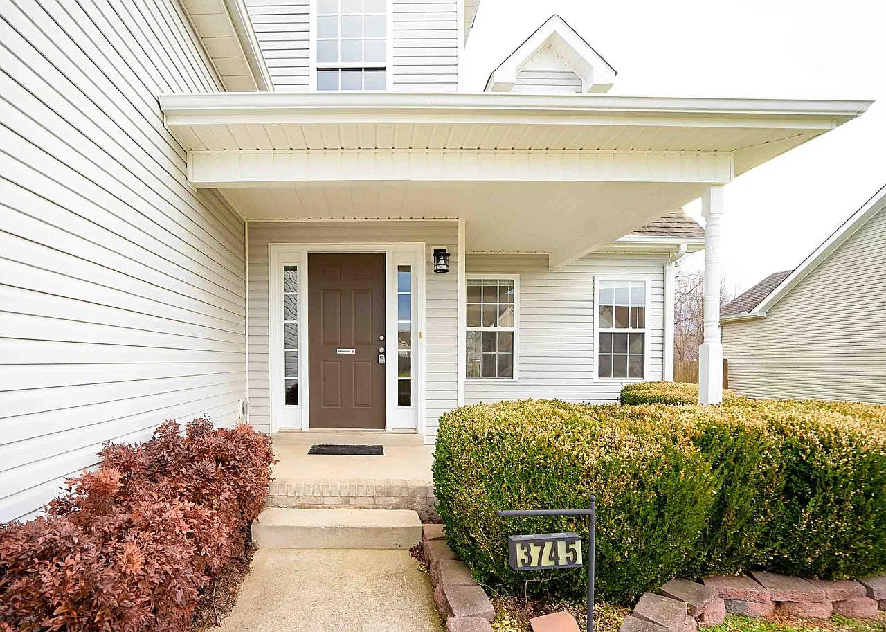 4 bed, 2.5 bath, 2174 sqft, $2,300 — Photo 3