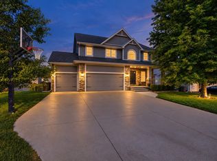 4455 NW 165th St, Clive, IA 50325