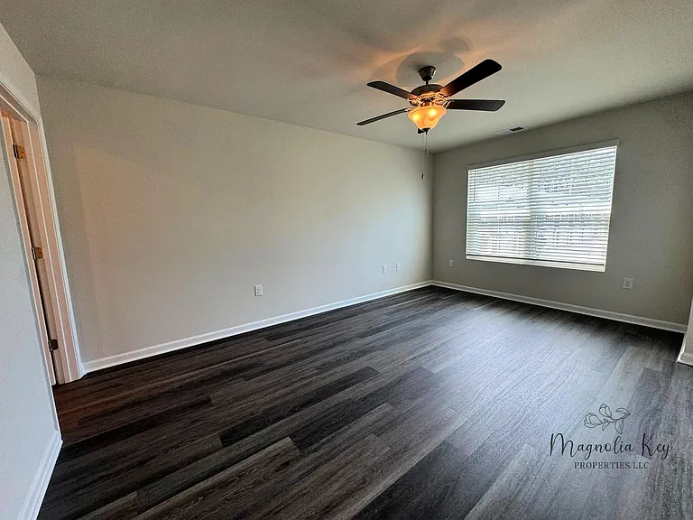 555 Gemstone Blvd — Photo 17