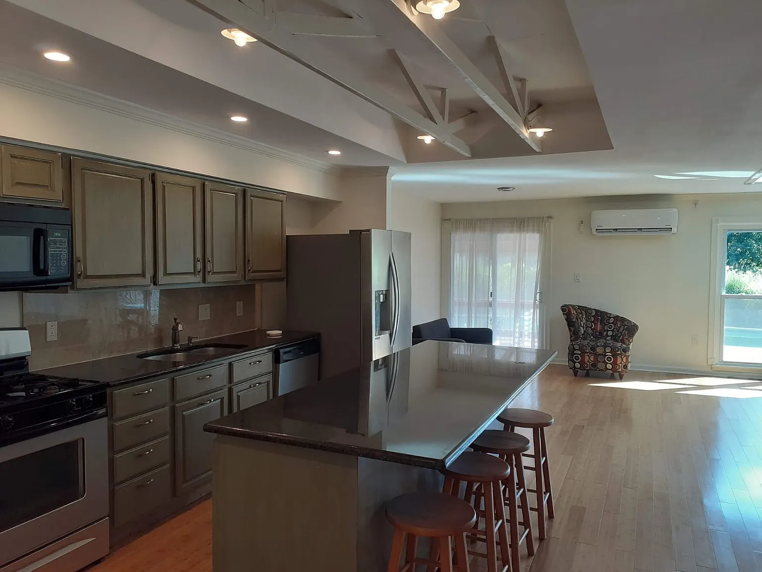 3 bed, $2,400 — Photo 3