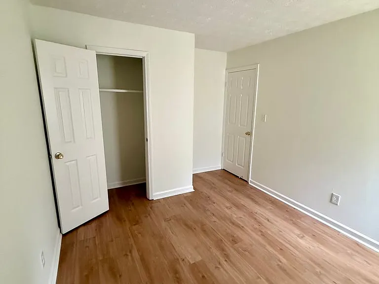 655 Post Oak Rd — Photo 11