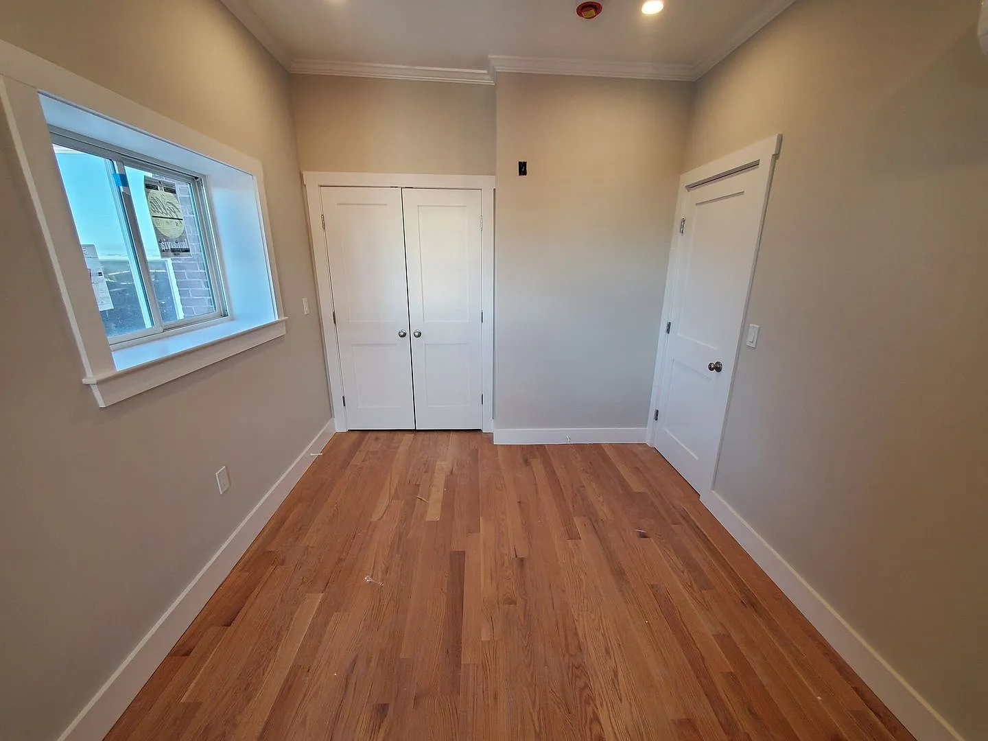 Charming 3 Bedroom- — Photo 2