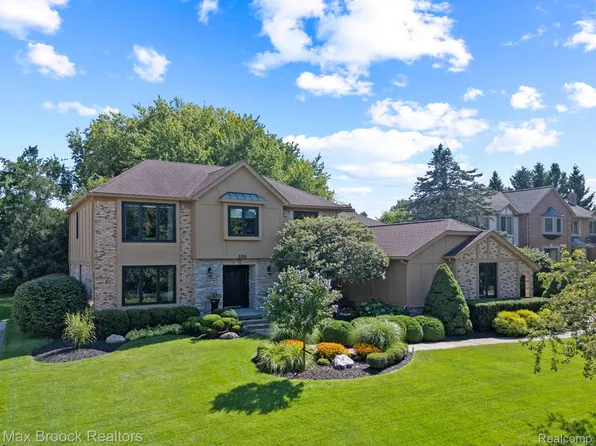 566 Reynard Ct, Bloomfield Hills, MI 48304