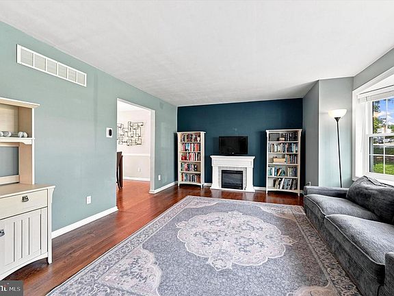 4th image of 7 Cauline Ct