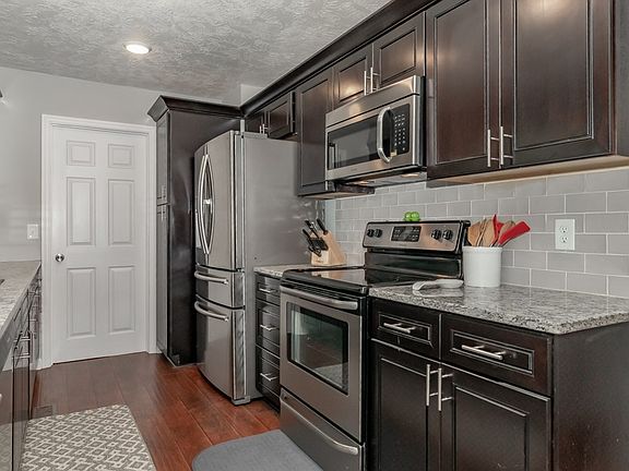 5th image of 141 Holiday Dr