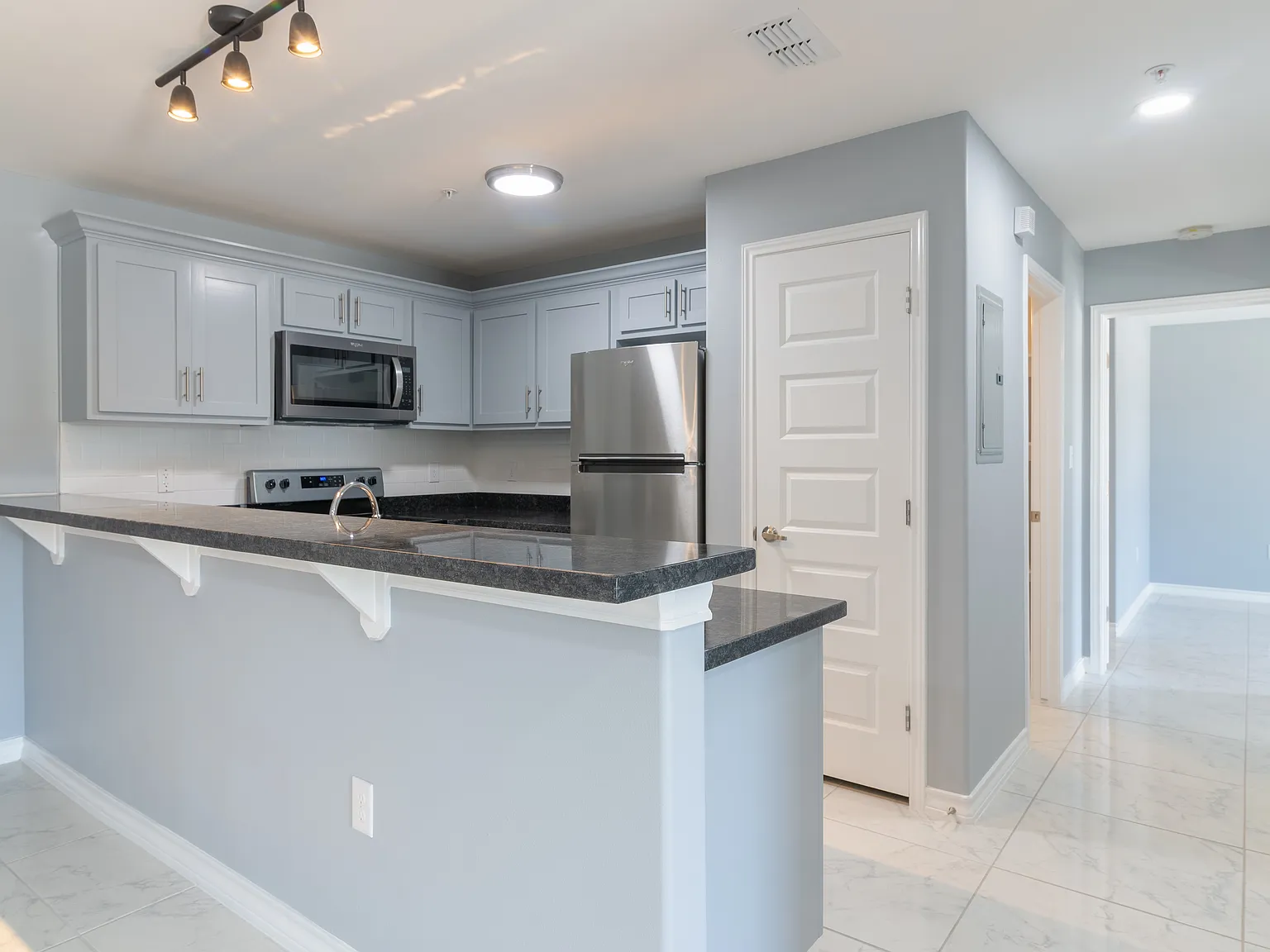 2 bed, 1100 sqft, $1,300 — Photo 4