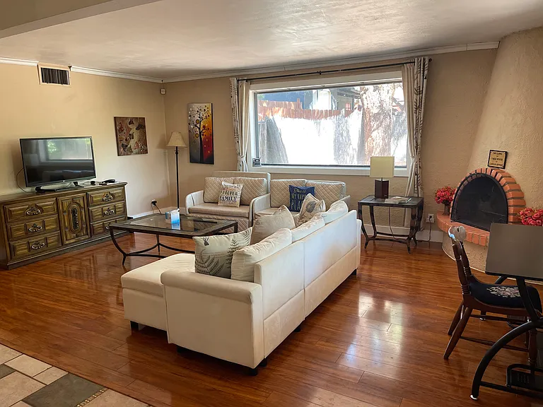 140 Stutz Bearcat Dr — Photo 48
