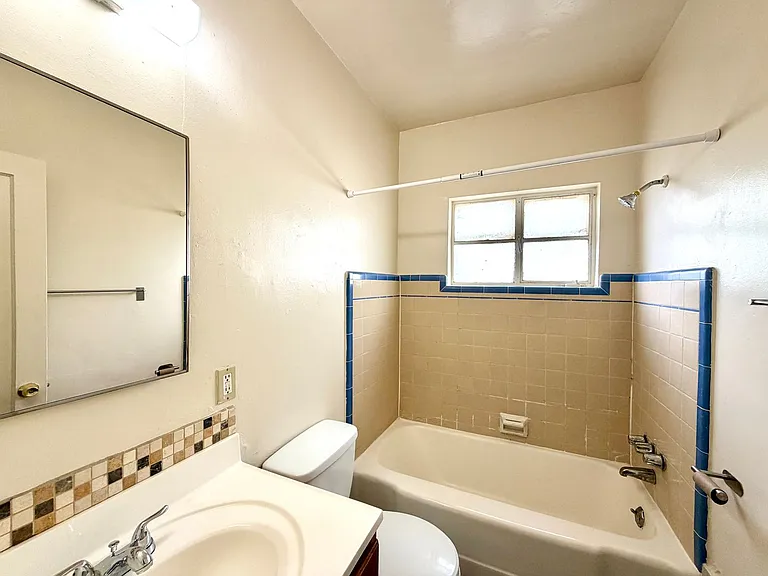 Dodge Fairmount Apartments — Photo 15