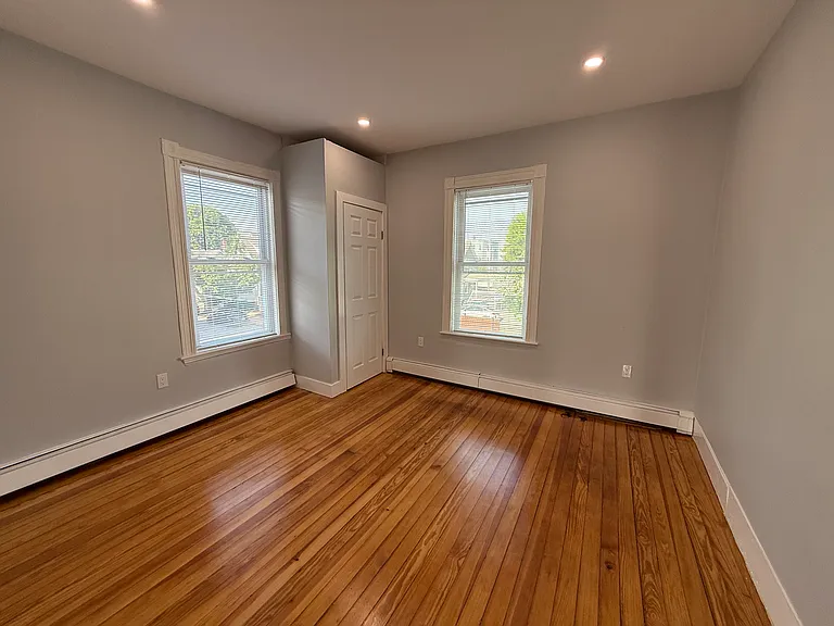 8 Carnes St #2R — Photo 7
