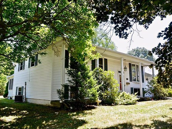 3rd image of 407 Wisteria Way