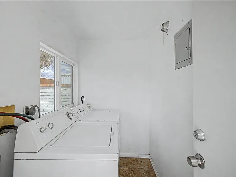 2120 E Silver St #B — Photo 21