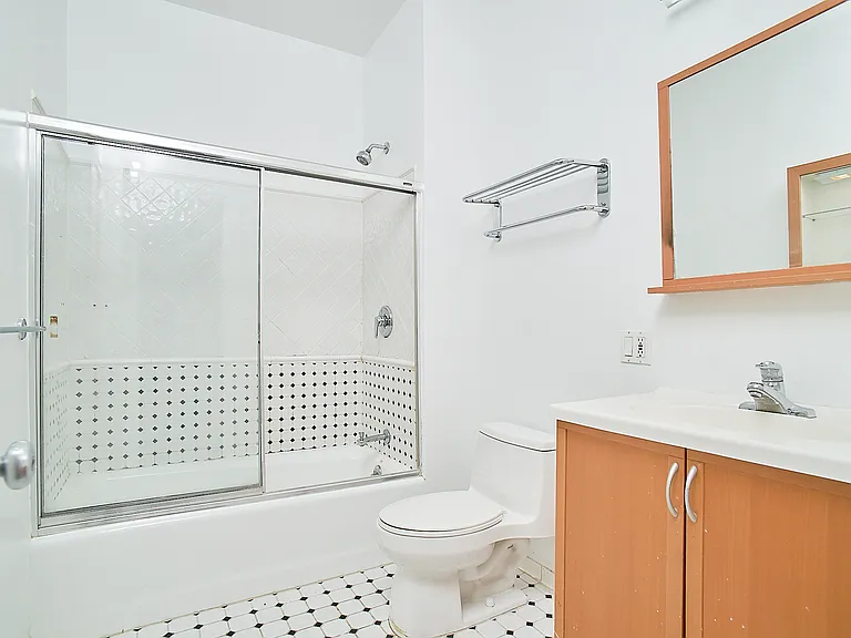 353 E 19th St #3 — Photo 9
