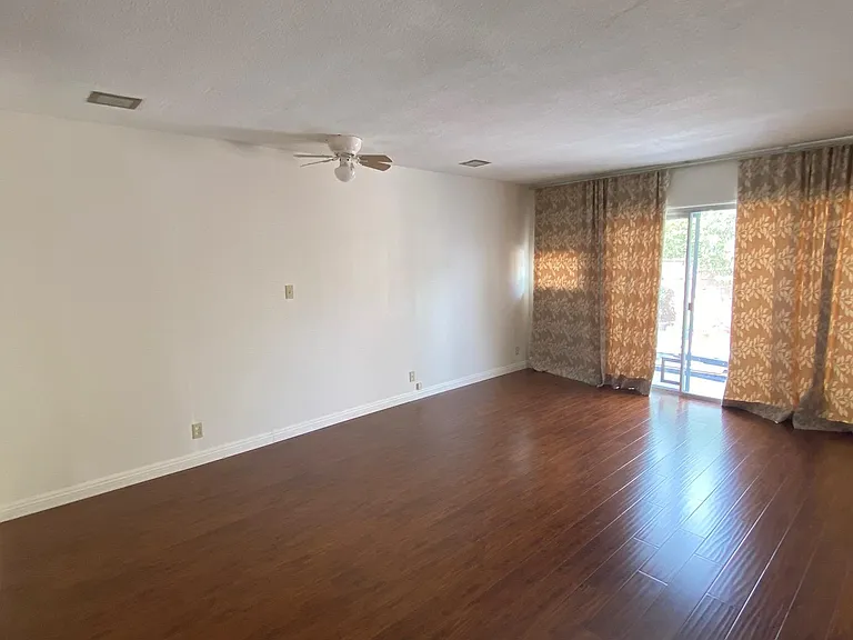 3115 W Olinda Ln — Photo 2