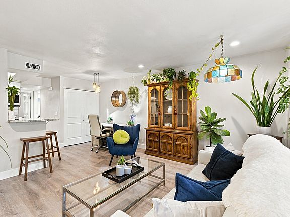 4th image of 985 E Spring Crest Ct S #11
