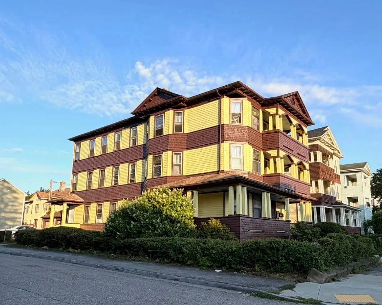 3 bed, 1300 sqft, $2,100 — Photo 1
