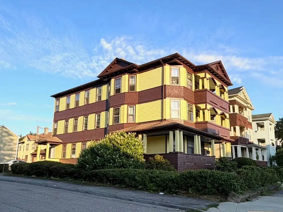 49 Houghton St #2