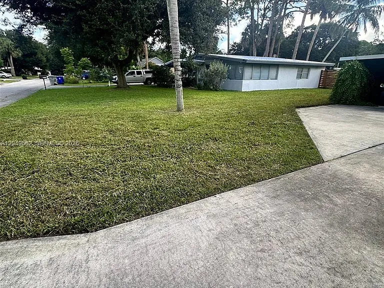 2106 79th Ct — Photo 12