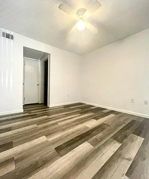 401 N Cromwell Rd #T1 — Photo 11