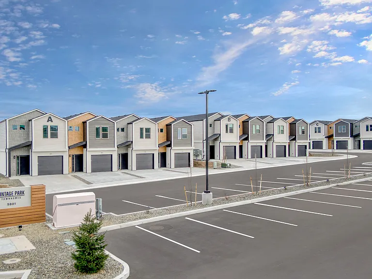 Vintage Park Townhomes — Photo 30