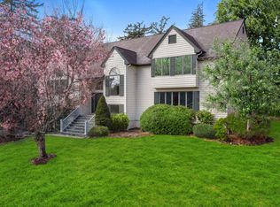 11 Pheasant Run Rd, Pleasantville, NY 10570