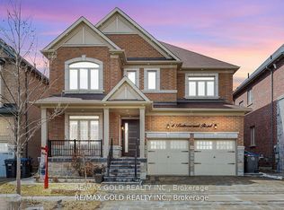 4 Buttonwood Rd #2, Brampton, ON L6P 4J9
