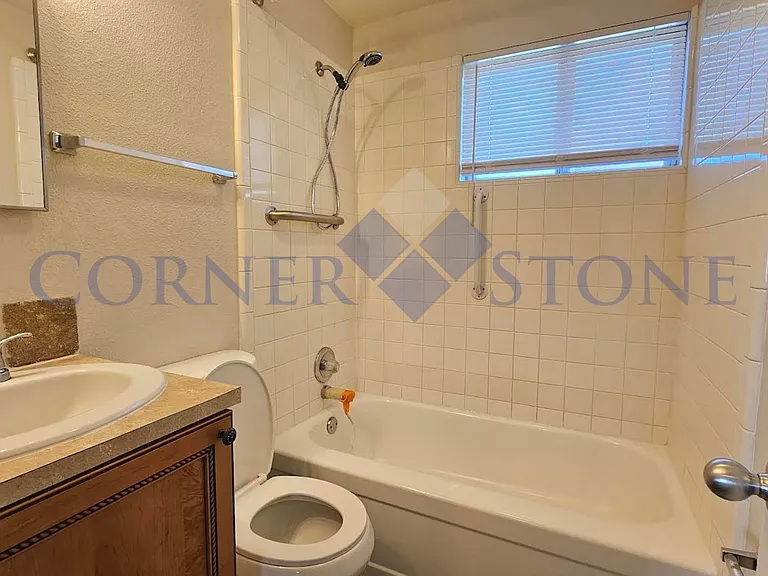 920 Maple St — Photo 10